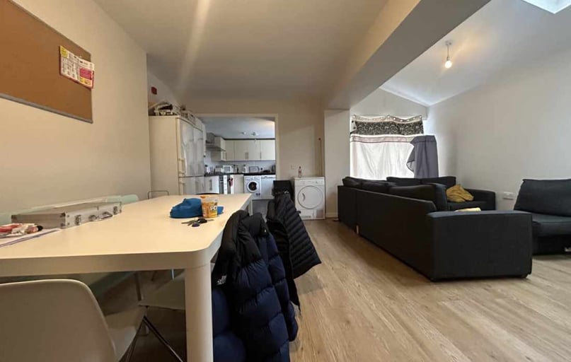 Cathays, Plasnewydd, Cardiff - Image 1