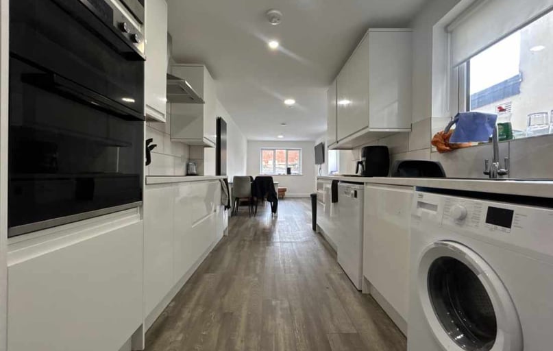 Cathays, Cardiff - Image 1