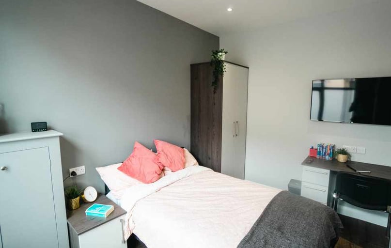 Wordsworth Road, Knighton, Leicester - Image 1