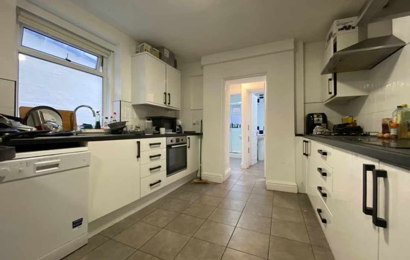 Cathays, Cardiff - Image 1