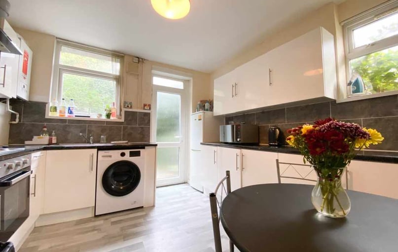 Cathays, Cardiff - Image 1