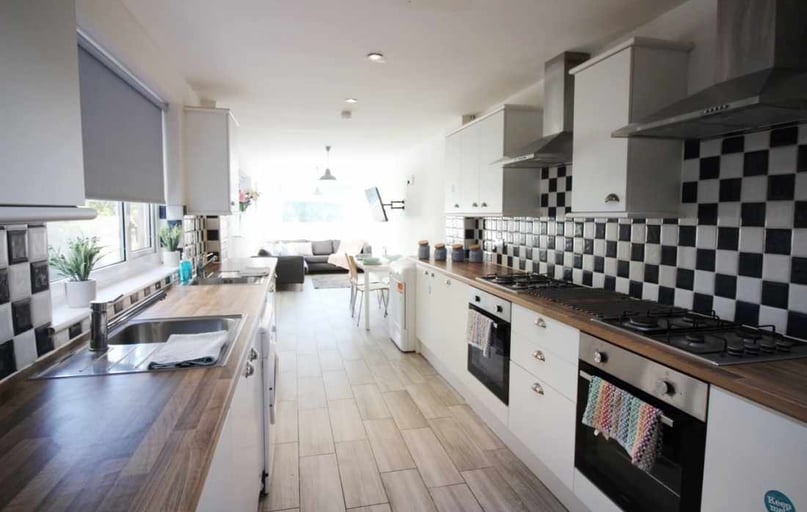 Cathays, Cardiff - Image 1