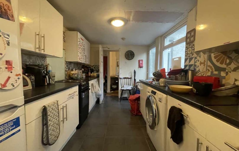 Cathays, Cardiff - Image 1