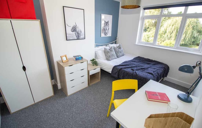 Queens Road, Knighton, Leicester - Image 1