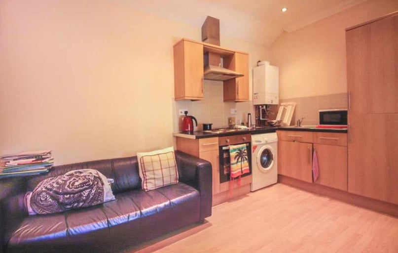 Cathays, Plasnewydd, Cardiff - Image 1