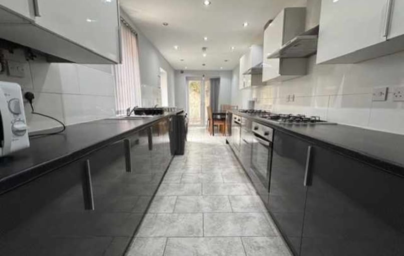 Cathays, Plasnewydd, Cardiff - Image 1