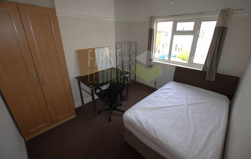 Gainsborough Road, Knighton, Leicester - Image 1