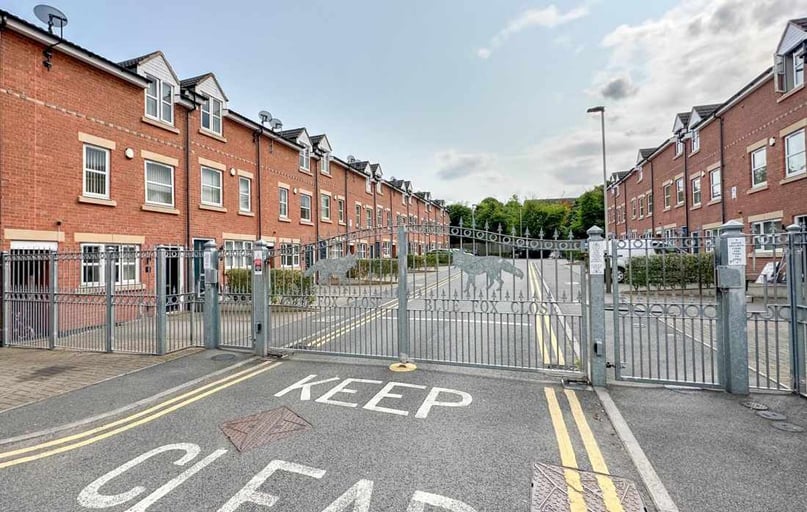 5 Blue Fox Close, City Centre, Leicester - Image 1