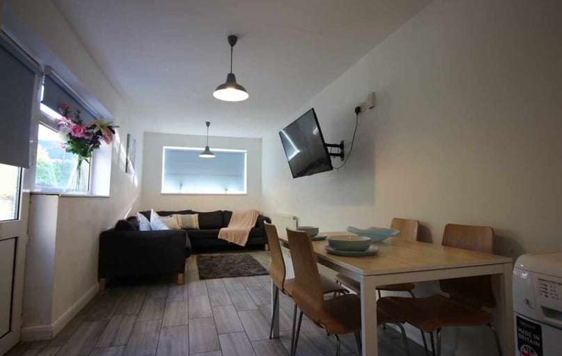 Cathays, Cardiff - Image 1