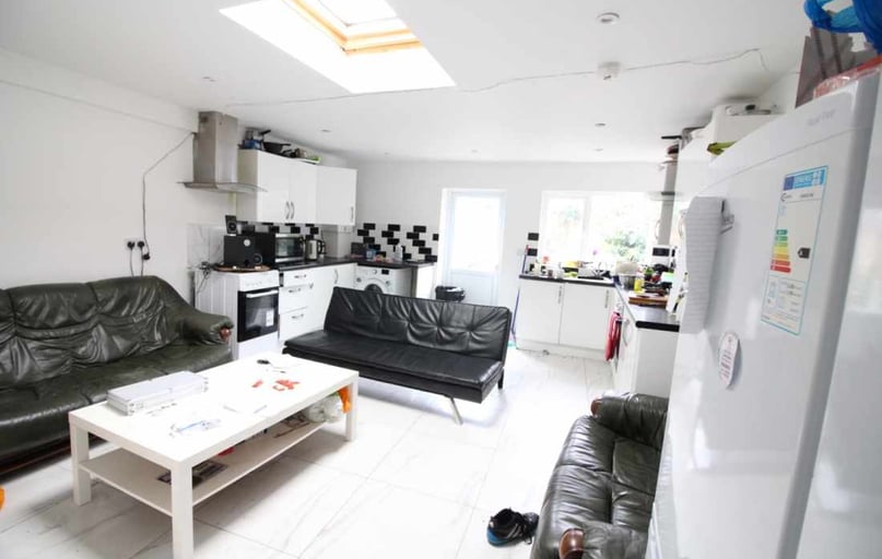 Cathays, Cardiff - Image 1