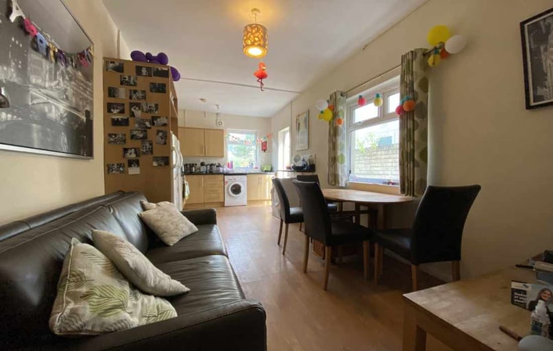 Roath, Cathays, Cardiff - Image 1