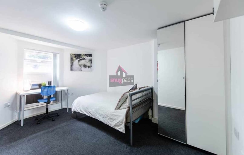 Salford, Ellesmere Park - Image 1