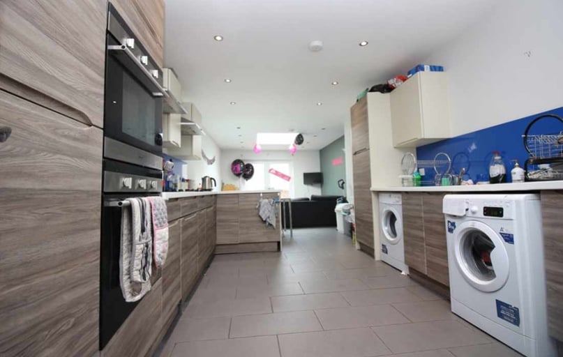 Cathays, Plasnewydd, Cardiff - Image 1