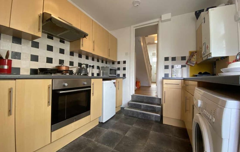 Cathays, Plasnewydd, Cardiff - Image 1