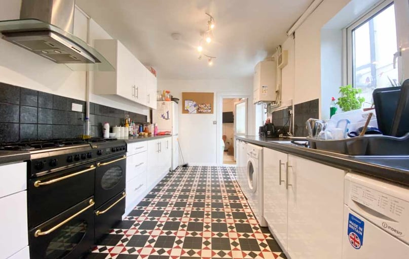 Roath, Plasnewydd, Cardiff - Image 1