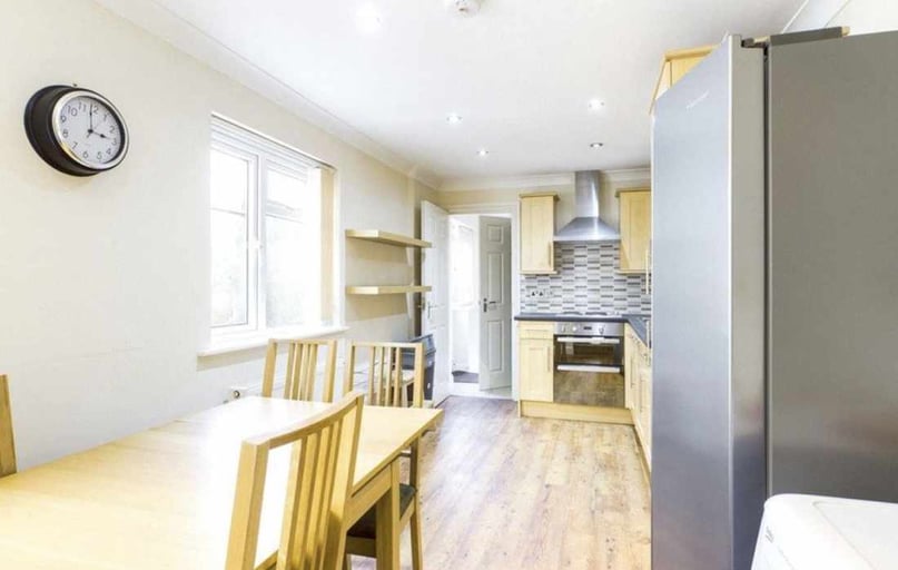 Cathays, Cardiff - Image 1