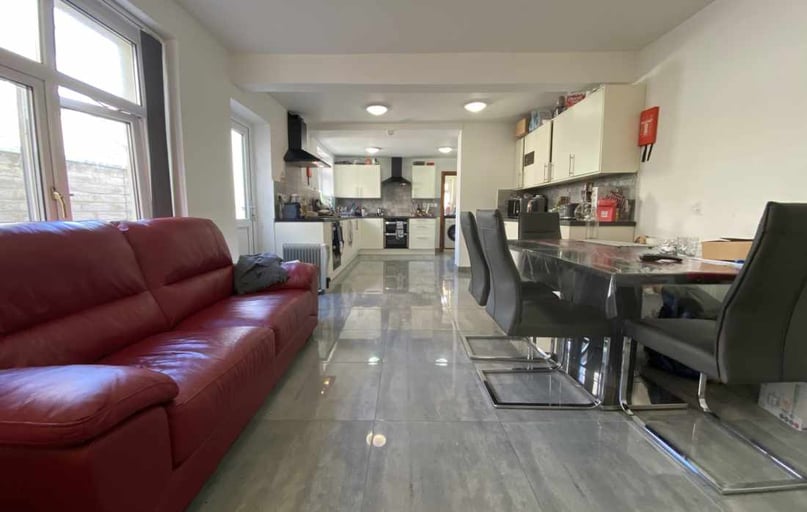 Roath, Plasnewydd, Cardiff - Image 1