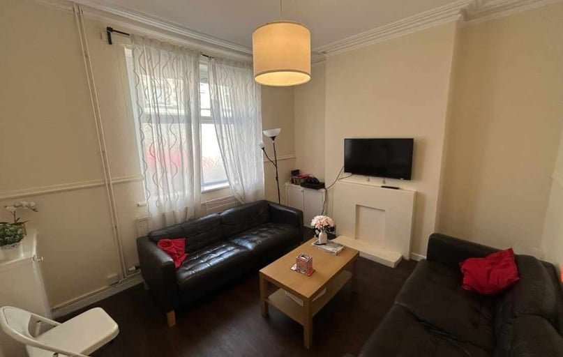 Cathays, Plasnewydd, Cardiff - Image 1