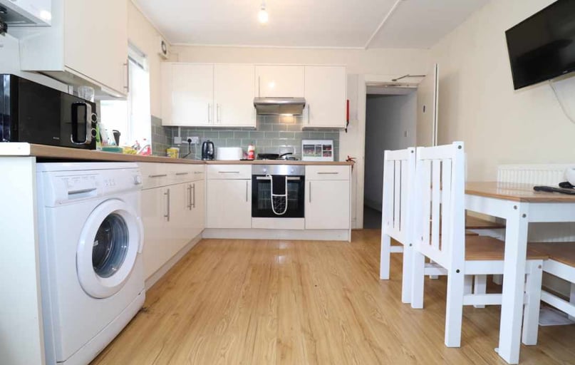 Cathays, Plasnewydd, Cardiff - Image 1