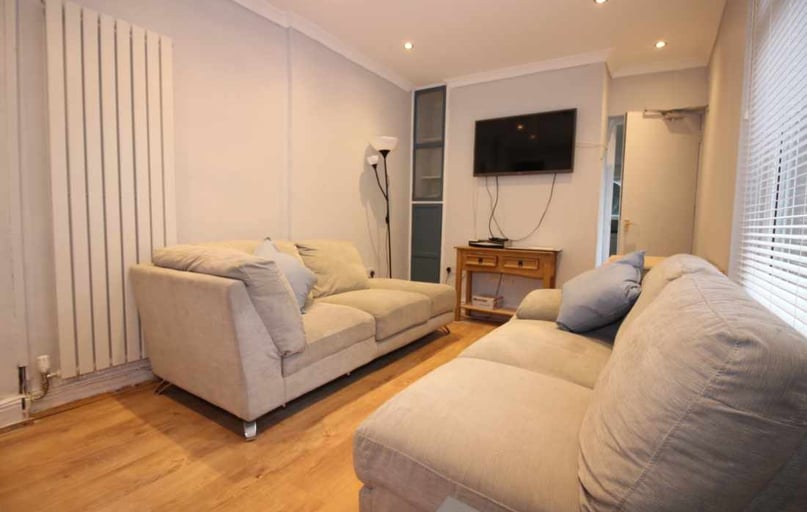 Roath, Plasnewydd, Cardiff - Image 1