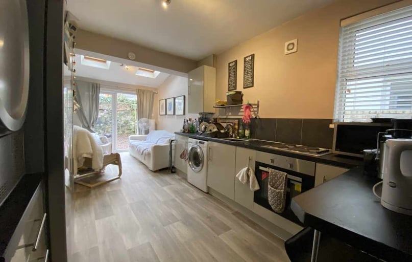 Cathays, Cardiff - Image 1