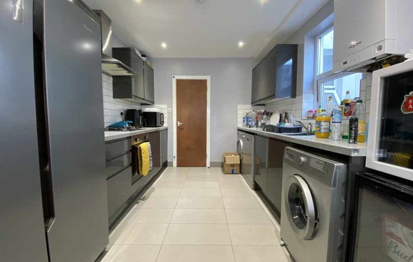 Cathays, Cardiff - Image 1