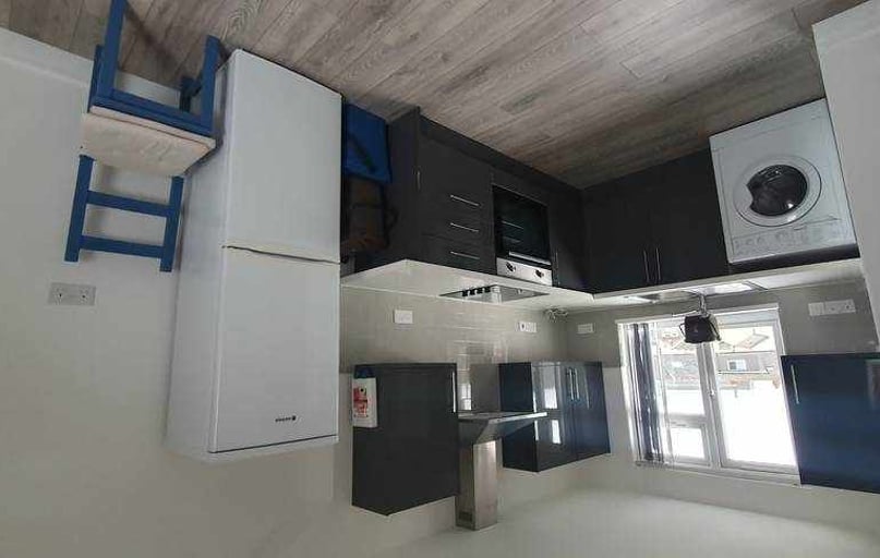  4, 25, Cathays, Cardiff - Image 1
