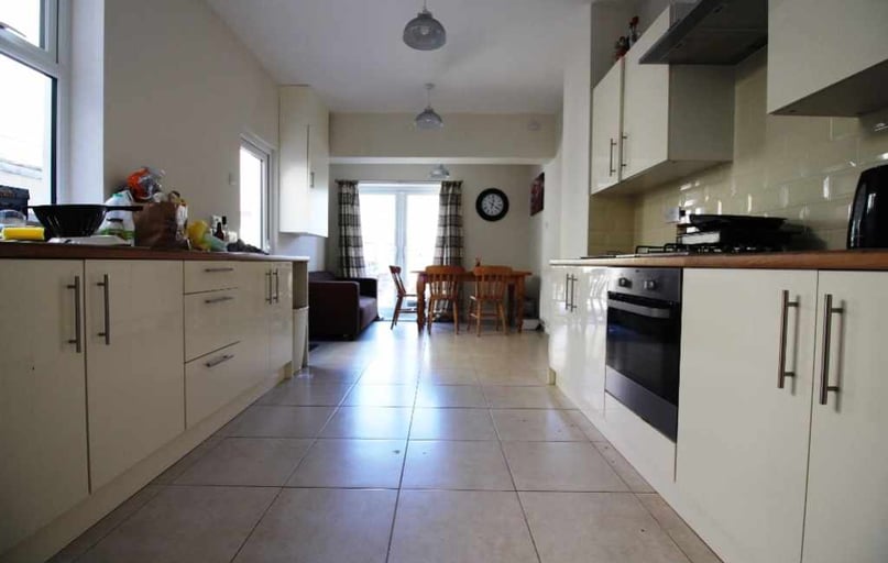 Roath, Cathays, Cardiff - Image 1