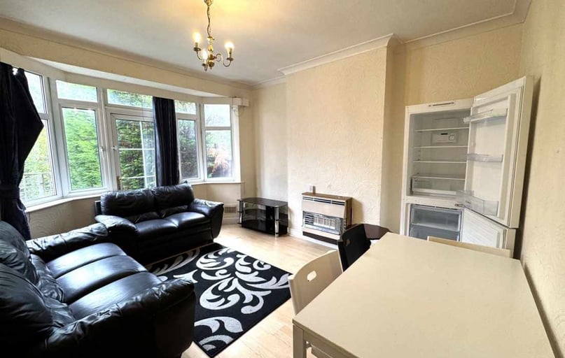 Victoria Park Road, Clarendon Park, Leicester - Image 1