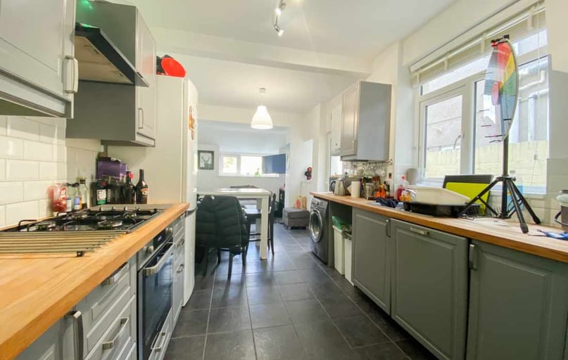 Cathays, Cardiff - Image 1