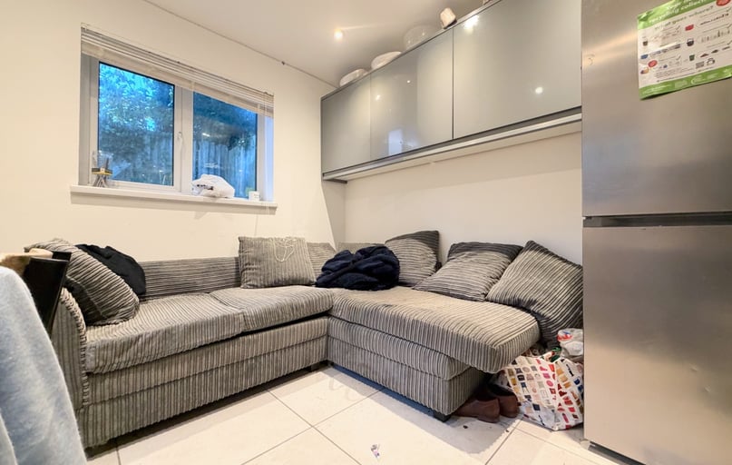 Cathays, Plasnewydd, Cardiff - Image 1