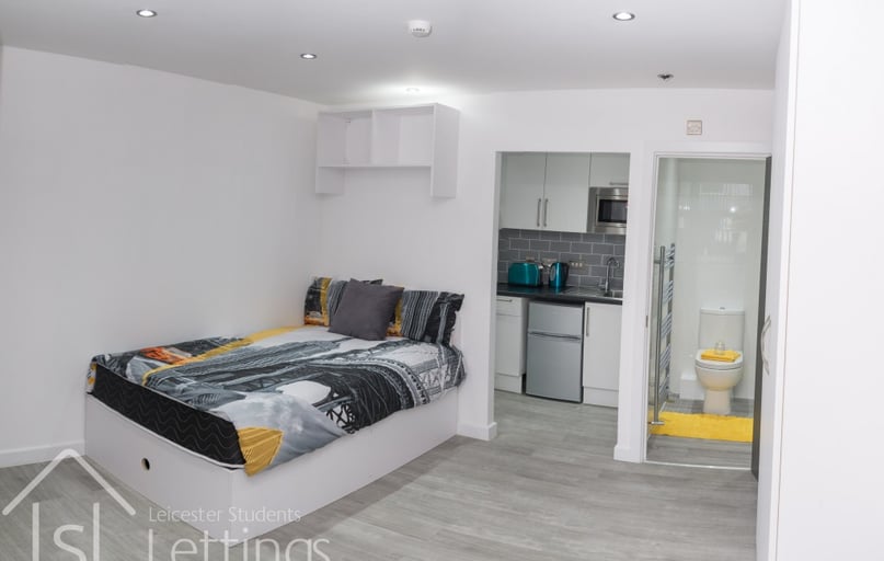 (Large Studio) Demontfort Street, Highfields, Leicester - Image 1