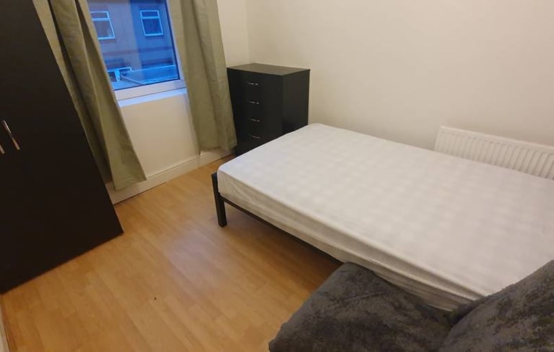  3, 18, Cathays, Cardiff - Image 1