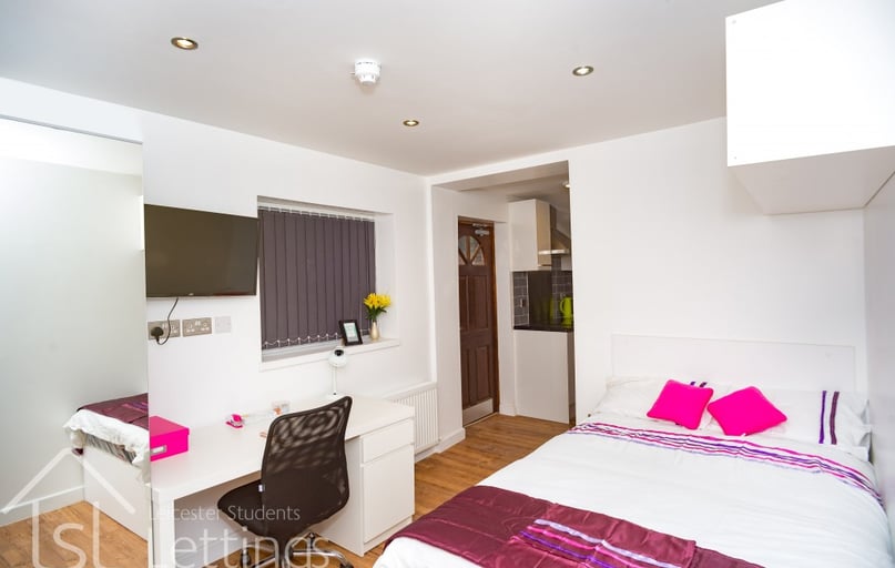 (Studio) West Street, Highfields, Leicester - Image 1