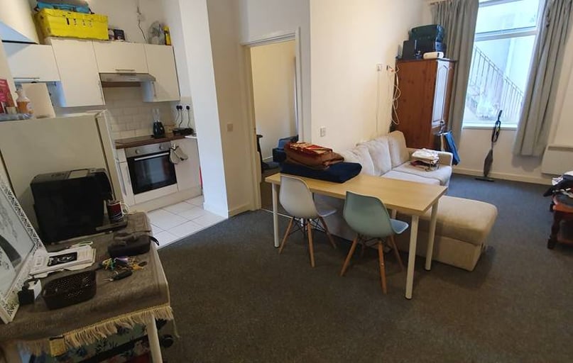  2, 18, Adamstown, Cardiff - Image 1