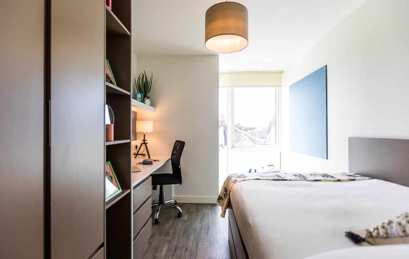 Gold Ensuite, Arbury Court, 173 Kingston Road, New Malden, Kingston - Image 1