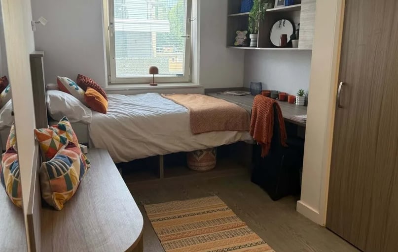 Core En-suite, Manna Ash House, 8-16 Pocock Street, Southwark, London - Image 1