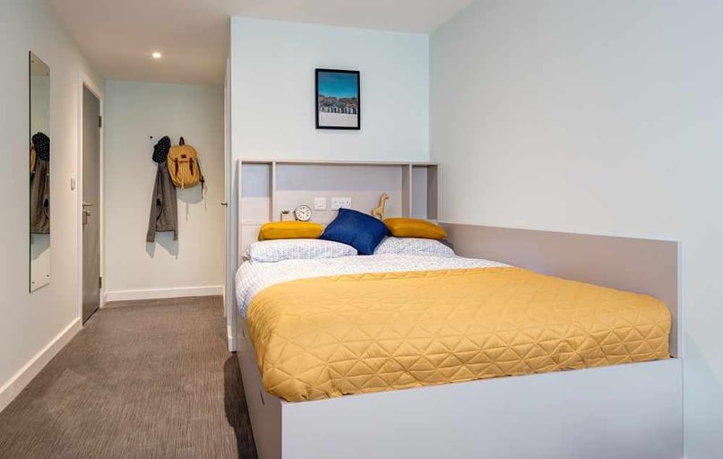 5 Bed Medium En-suite (superior View), Carrick View, 110 Kimberley Park Road, City Centre, Falmouth - Image 1