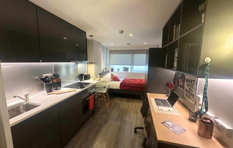 Classic Studio, Therese House, 29- 30 Glasshouse Yard, Barbican, London - Image 1