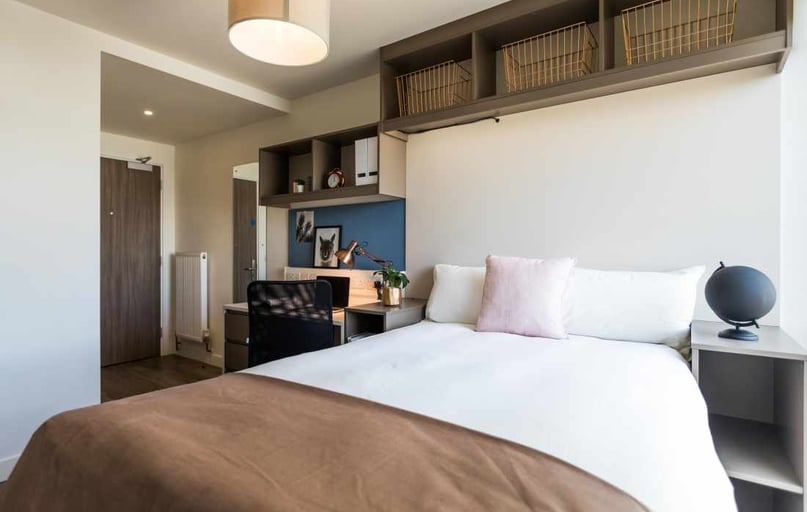 Silver Ensuite, Arbury Court, 173 Kingston Road, New Malden, Kingston - Image 1