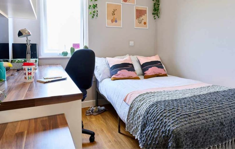 Flat Six Bedroom, The Mews, Glanville Road, Iffley, Oxford - Image 1