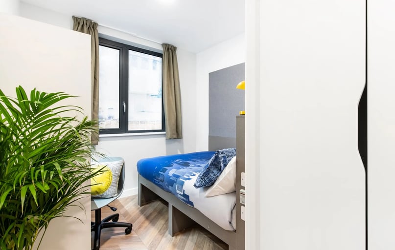 Premium En Suite, Belaton House, 130 Holdenhurst Road, City Centre, Bournemouth - Image 1