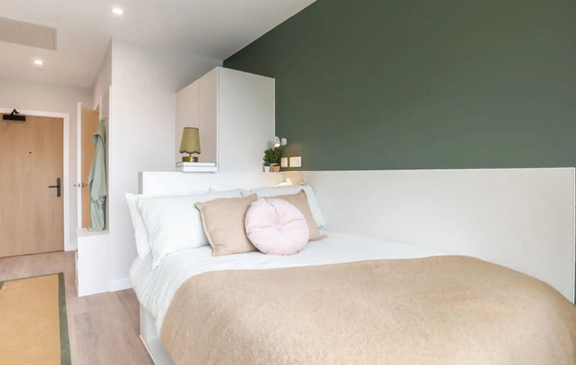 Classic Ensuite, Haus, 12 Calthorpe Road,, Edgbaston, Birmingham - Image 1