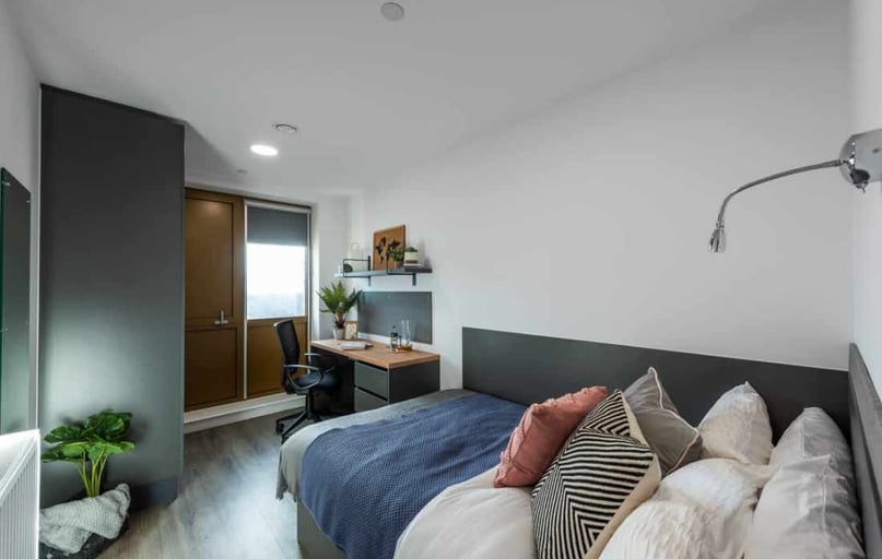 6 Bed En-suite, The Valentine, 27-37 Perth Road, Gants Hill, London - Image 1