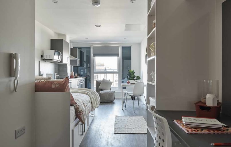 Premium Studio, The Bank, West Street, City Centre, Southampton - Image 1