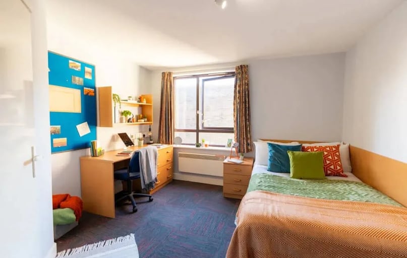 Double En-suite, Coopers Court, 10-14 Maplin Street, Mile End, London - Image 1