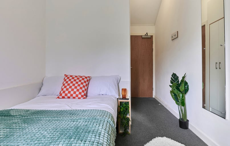 Silver En-suite, The Village at The Viaduct, Ainsley Street, City Centre, Durham - Image 1