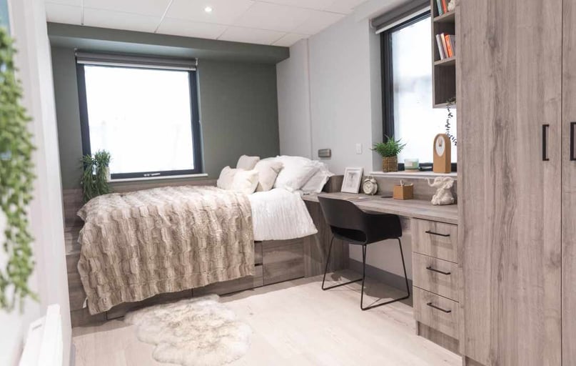 Large En-suite, Crown Place, Trinity Quay, 2 Kings Road, Swansea - Image 1