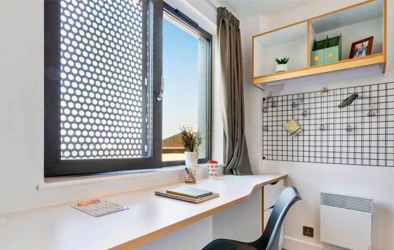 Ensuite Platinum Plus, 27 Magdalen Street, New Town, Colchester - Image 1