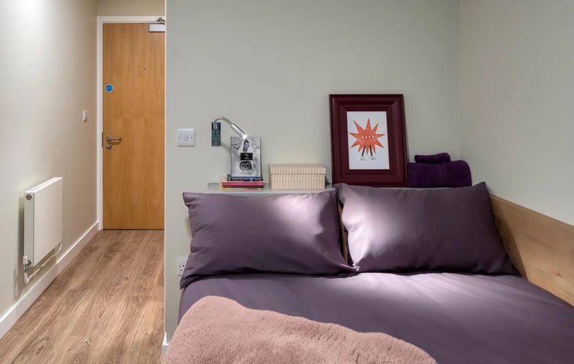 Classic En Suite, The Curve, 14 Fieldgate Street, Shoreditch, London - Image 1